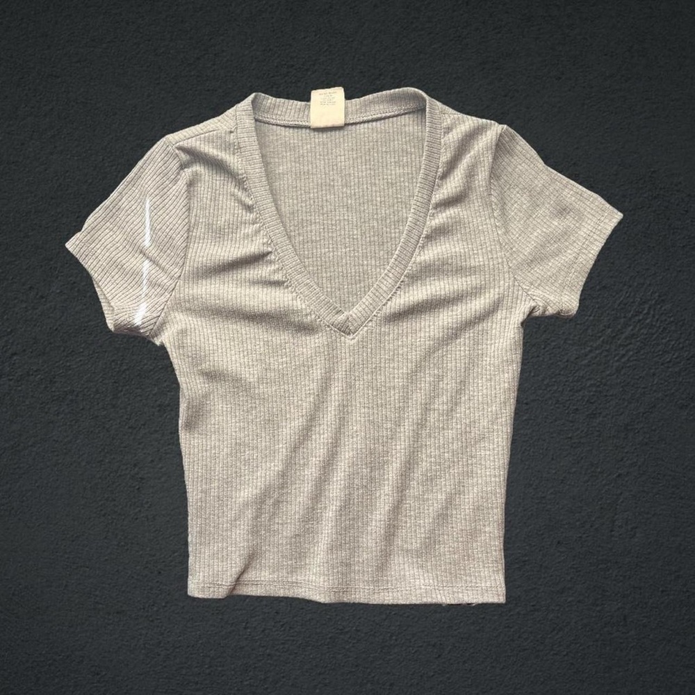V neck grey crop top
